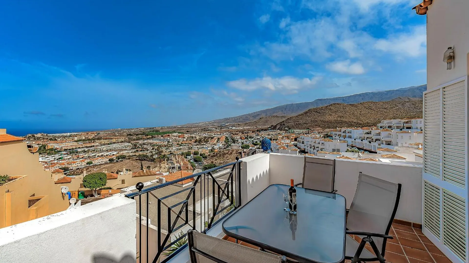 Spacious 2 Bedroom Apartment Tenerife South Costa Adeje  Spagna