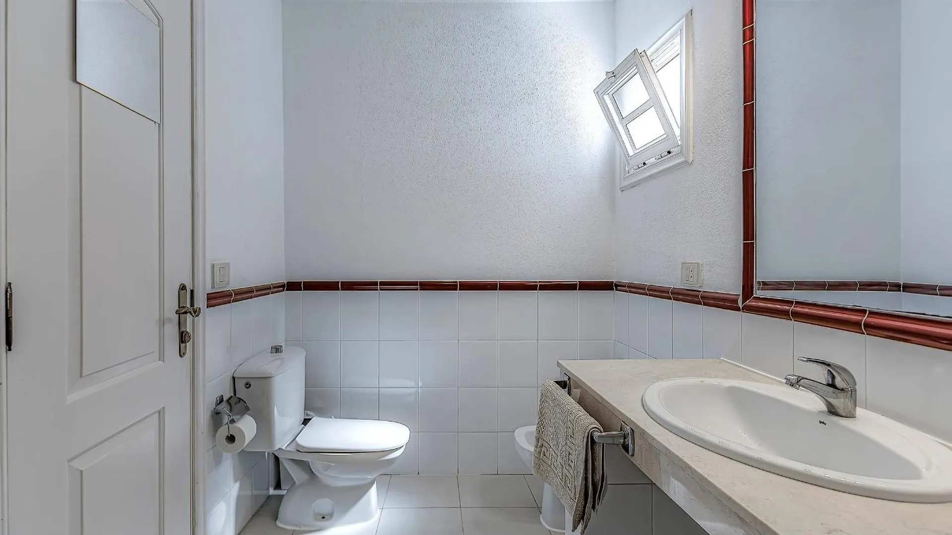 Spacious 2 Bedroom Apartment Tenerife South Costa Adeje  Costa Adeje (Tenerife)