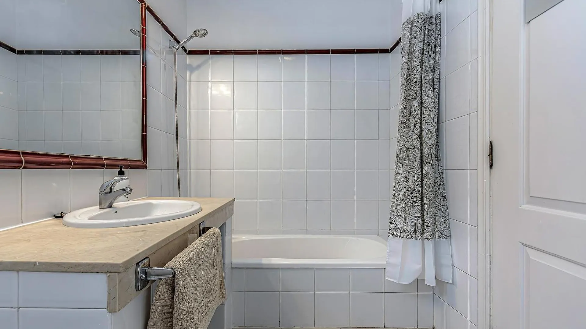 Spacious 2 Bedroom Apartment Tenerife South Costa Adeje  Spain